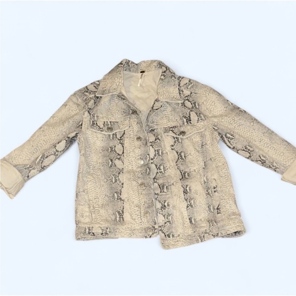 Free People Classic Gray Jean Jacket with Relaxed Fit size XS - Picture 1 of 3